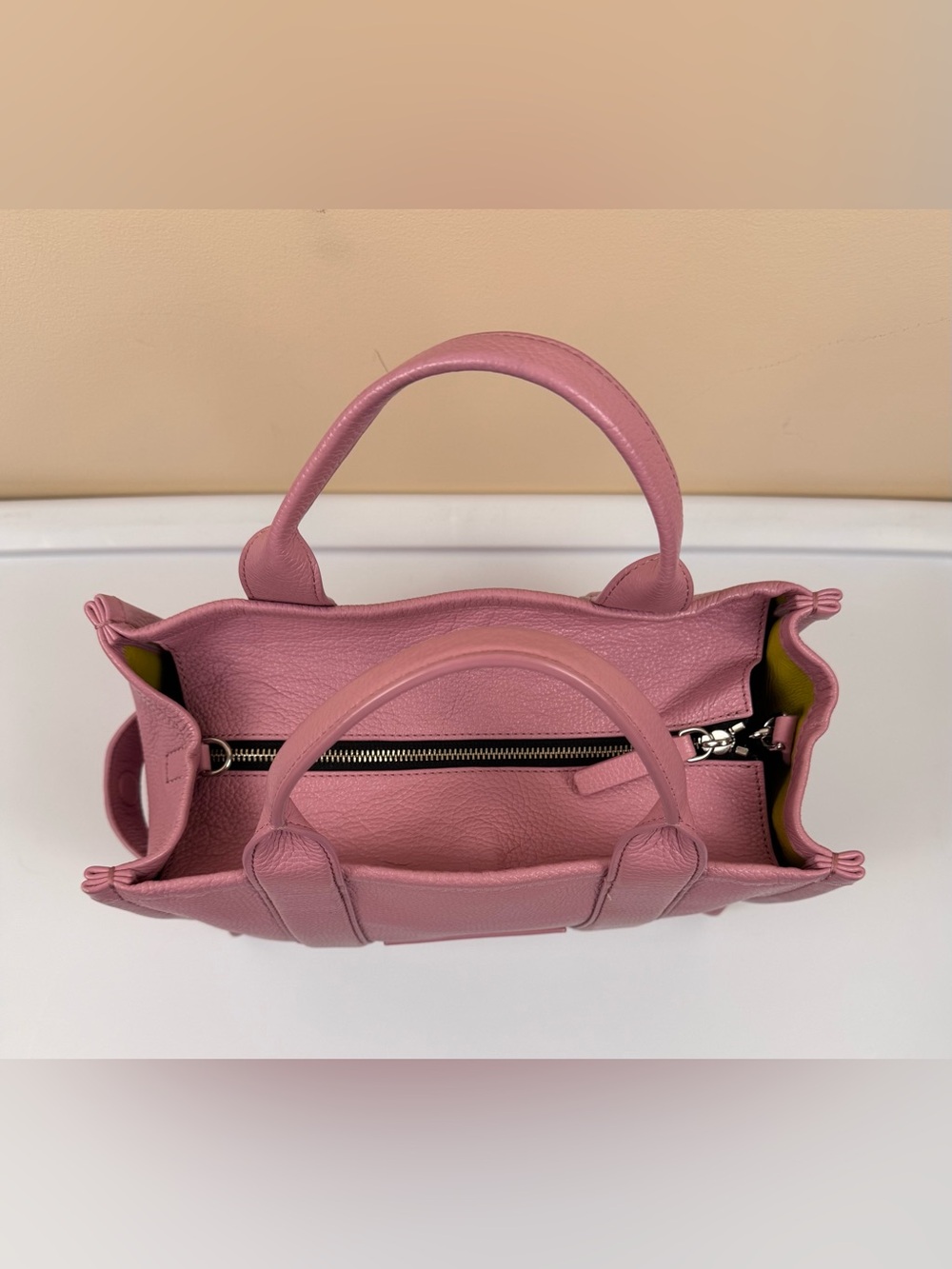 Marc Jacobs The Medium Leather Tote Bag Crossbody with Dust Bag - Picture 5 of 16